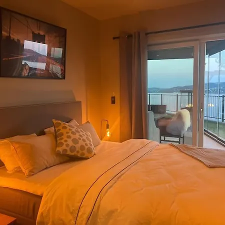 Apartman Sjoutsikt, Jacuzzi Og Solfylt