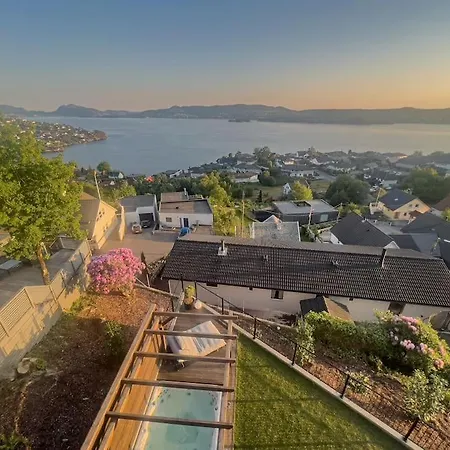 Sjoutsikt, Jacuzzi Og Solfylt Apartman