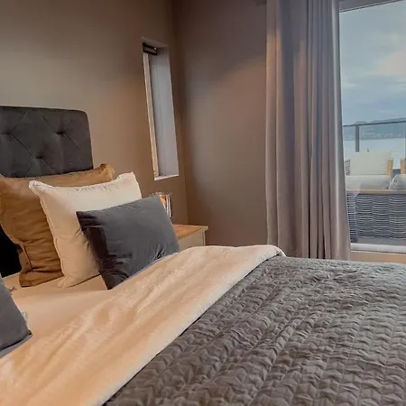 Apartman Sjoutsikt, Jacuzzi Og Solfylt *