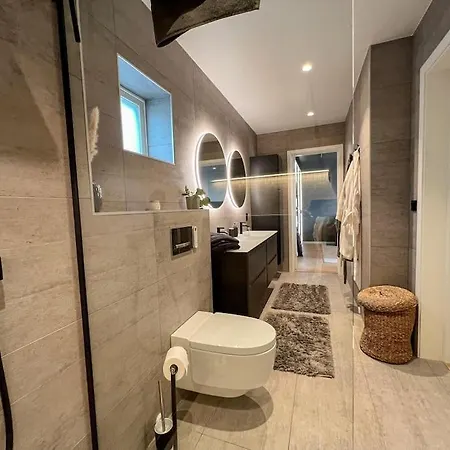 Sjoutsikt, Jacuzzi Og Solfylt Μπέργκεν