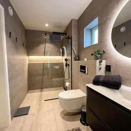 Sjoutsikt, Jacuzzi Og Solfylt * ברגן