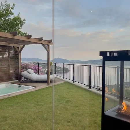 Sjoutsikt, Jacuzzi Og Solfylt