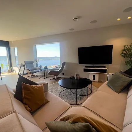 דירה Sjoutsikt, Jacuzzi Og Solfylt