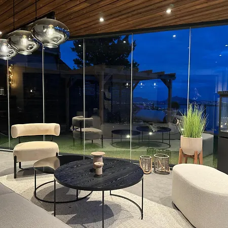 Apartman Sjoutsikt, Jacuzzi Og Solfylt *