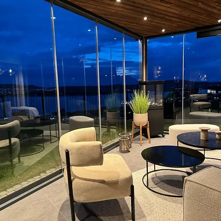 Sjoutsikt, Jacuzzi Og Solfylt Apartman *