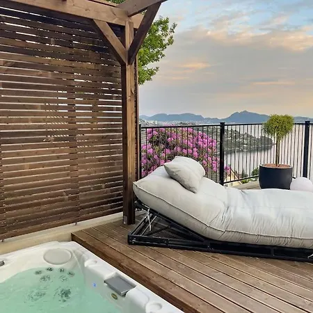 Daire Sjoutsikt, Jacuzzi Og Solfylt